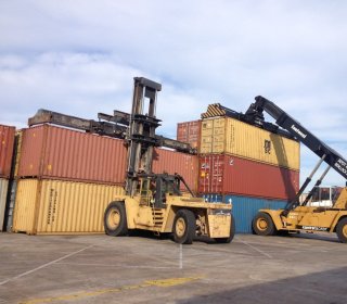 TRANSPORTE-DE-CONTENEDORES-MARÍTIMOS (4)